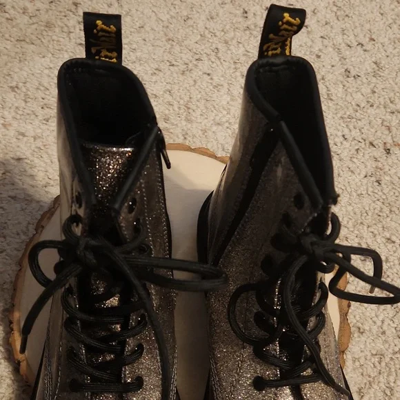 Dr. Martin Airwalk 1460 Core Kids Glittery Y Gunmetal Boots NEW Sz 6 - Picture 5 of 8
